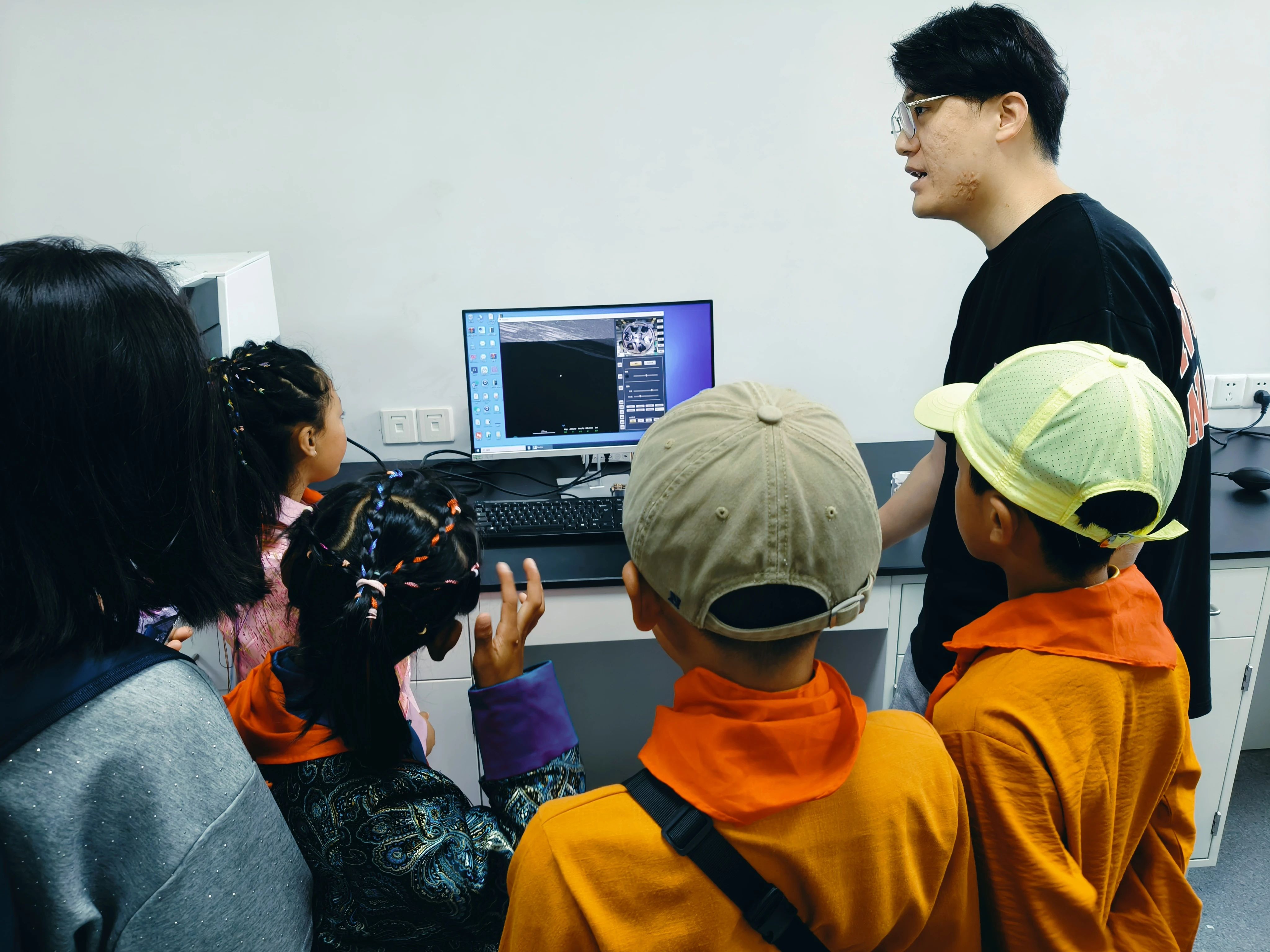 臺(tái)式掃描電鏡 臺(tái)式掃描電鏡